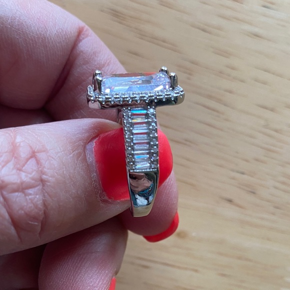 Radiant Silver Ring with Clear Gemstone - Picture 6 of 9